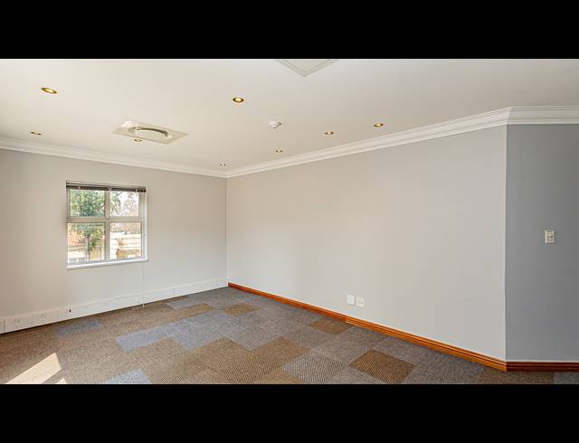 881M² OFFICE TO LET IN FERNDALE